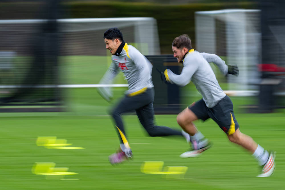 📸 📹 25 man i träning inför Burnley